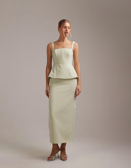 Sleek Column Square-Neck Sleeveless Straight-Back Midi Bridesmaid Dress