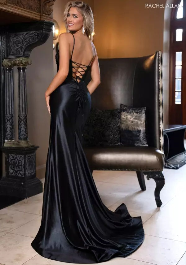 Sleek mermaid spaghetti-strap sweetheart lace corset floor-length evening dress