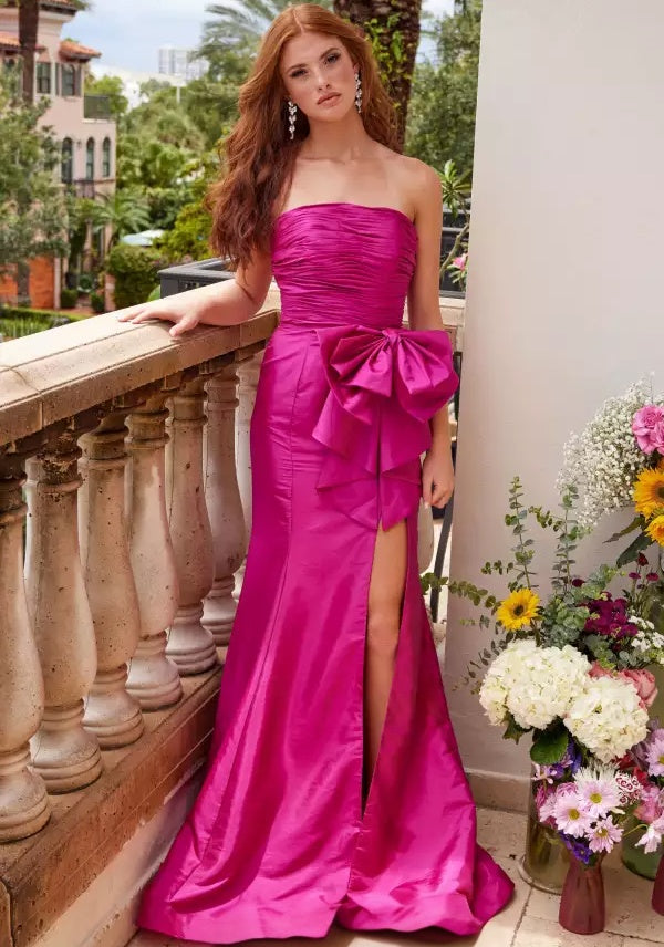 Sleek mermaid strapless ruched large-bow floor-length evening dress