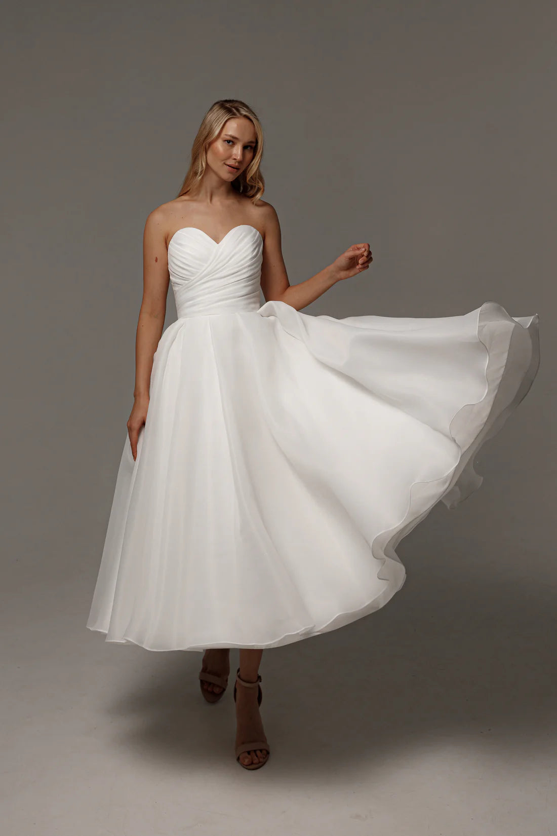 Sweetheart Strapless Organza Midi Wedding Dress Lace-Up Back A-Line Short Bridal Gown