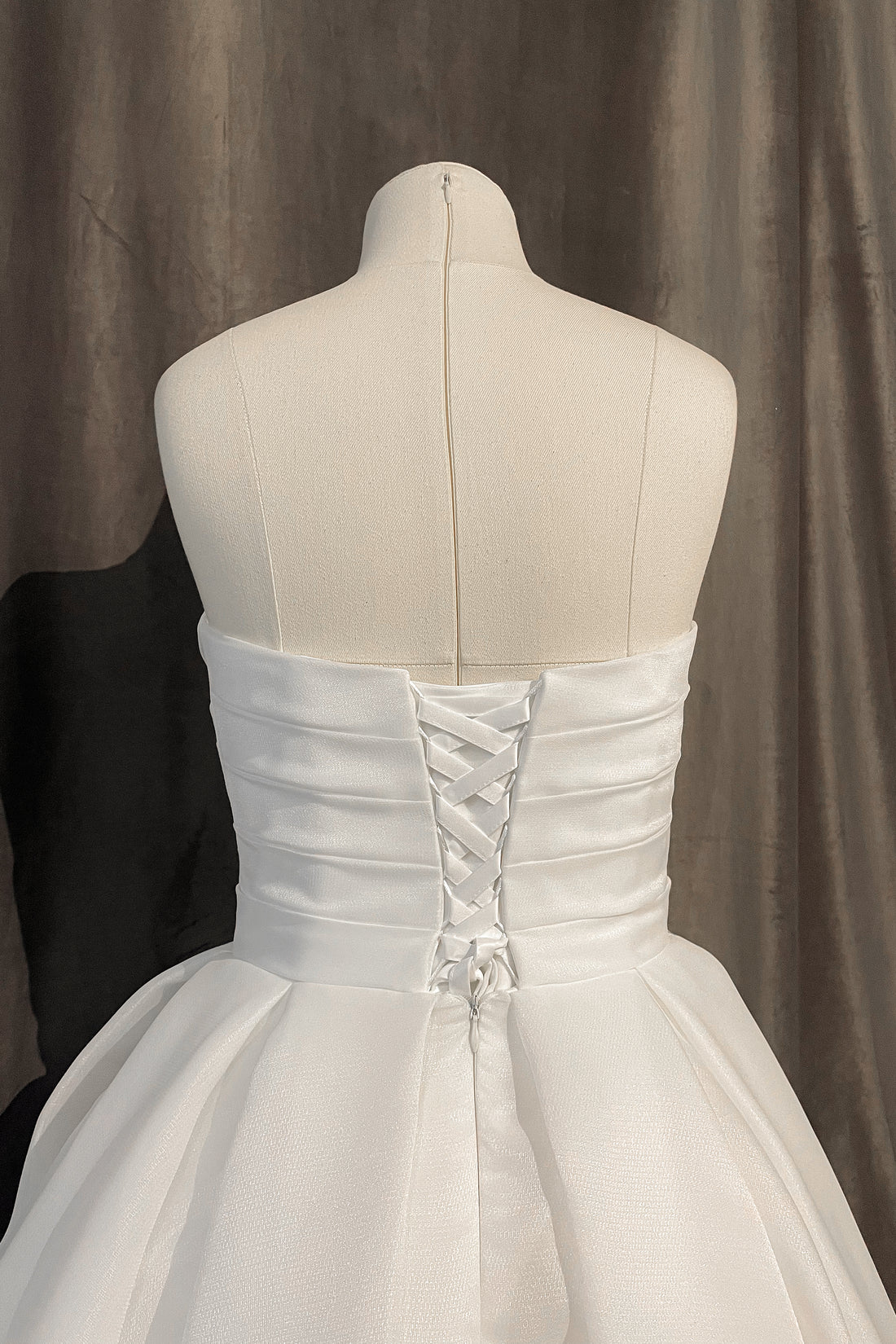 Sweetheart Strapless Organza Midi Wedding Dress Lace-Up Back A-Line Short Bridal Gown