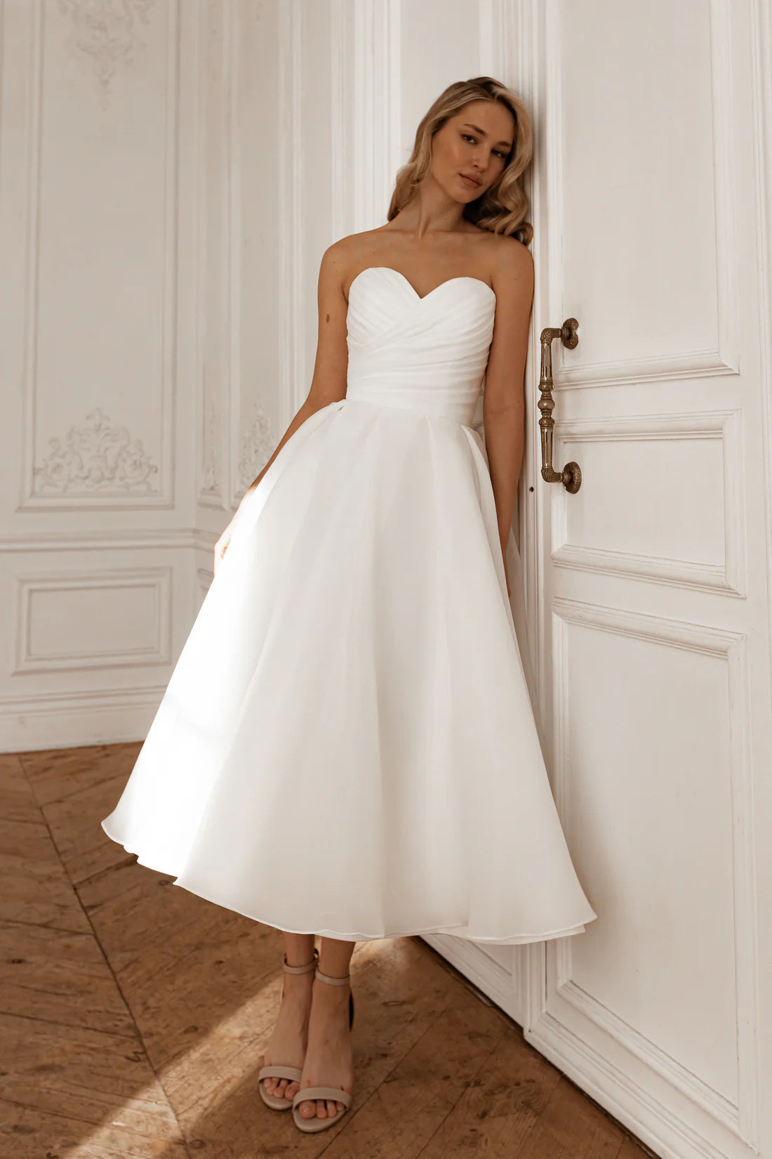 Sweetheart Strapless Organza Midi Wedding Dress Lace-Up Back A-Line Short Bridal Gown