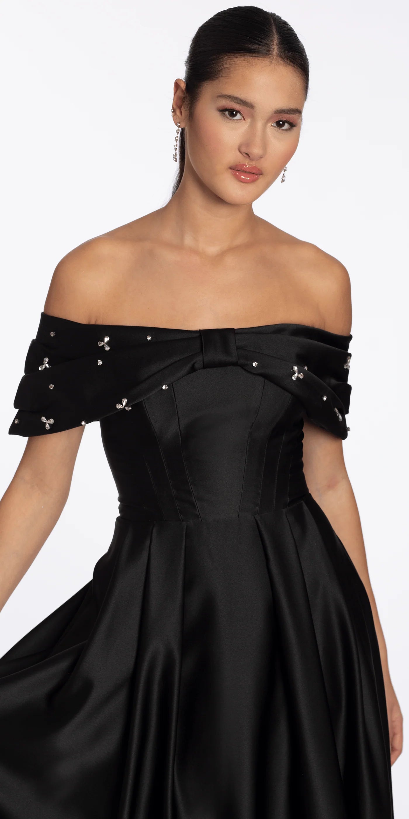 Timeless Evening Dress with Off-the-Shoulder Neckline, Rhinestone Bow and Full Skirt with Pockets