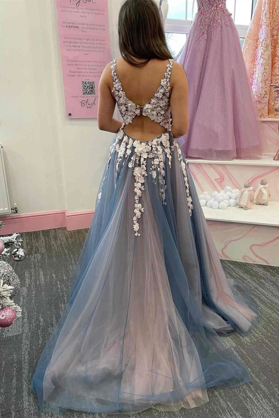 Tulle V-Neck Appliques Backless A-Line Prom Gown