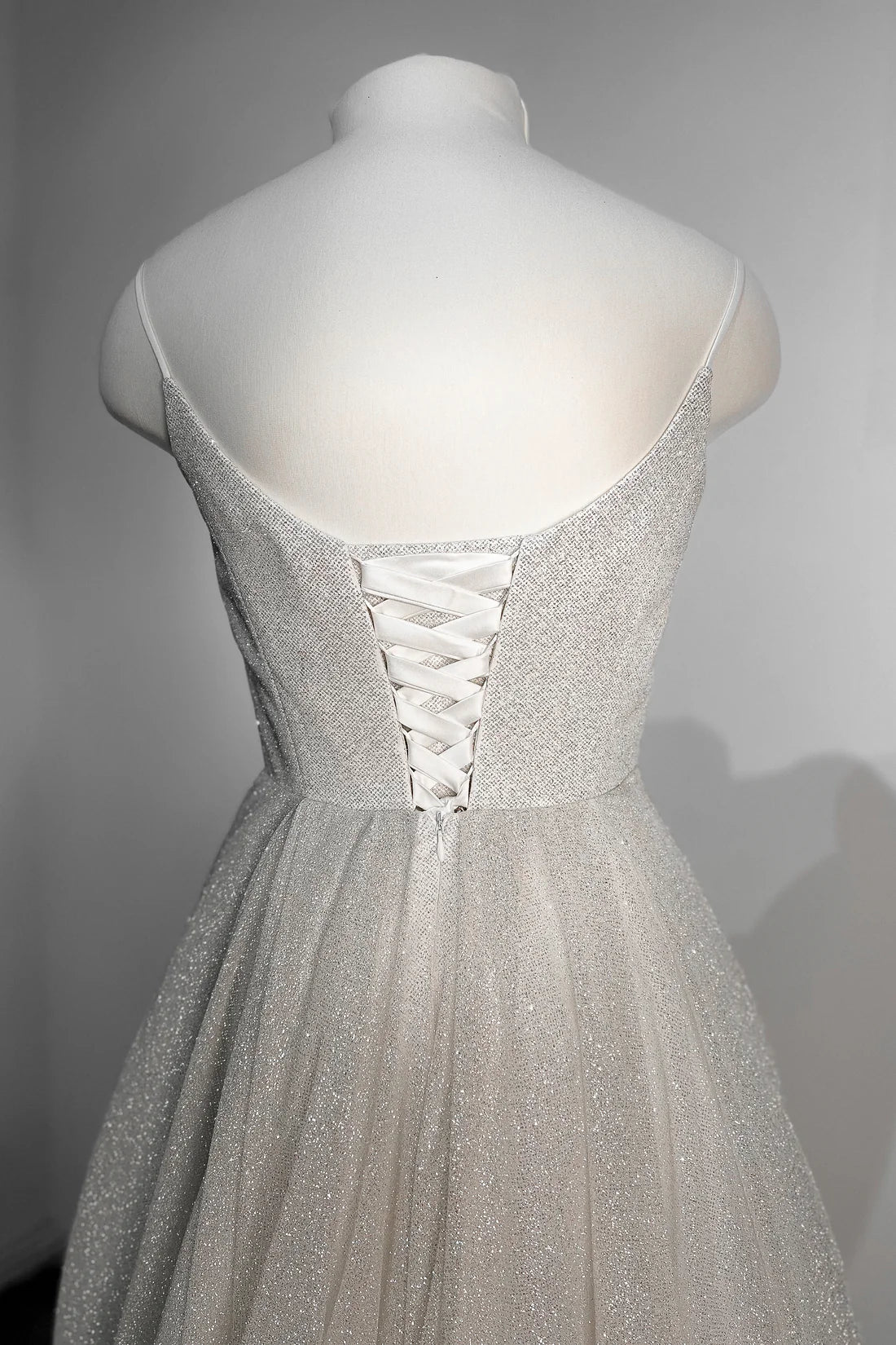 V-Neck Glitter Ballgown Wedding Dress Thin Spaghetti Straps Lace-Up Back Sweep Train Bridal Gown