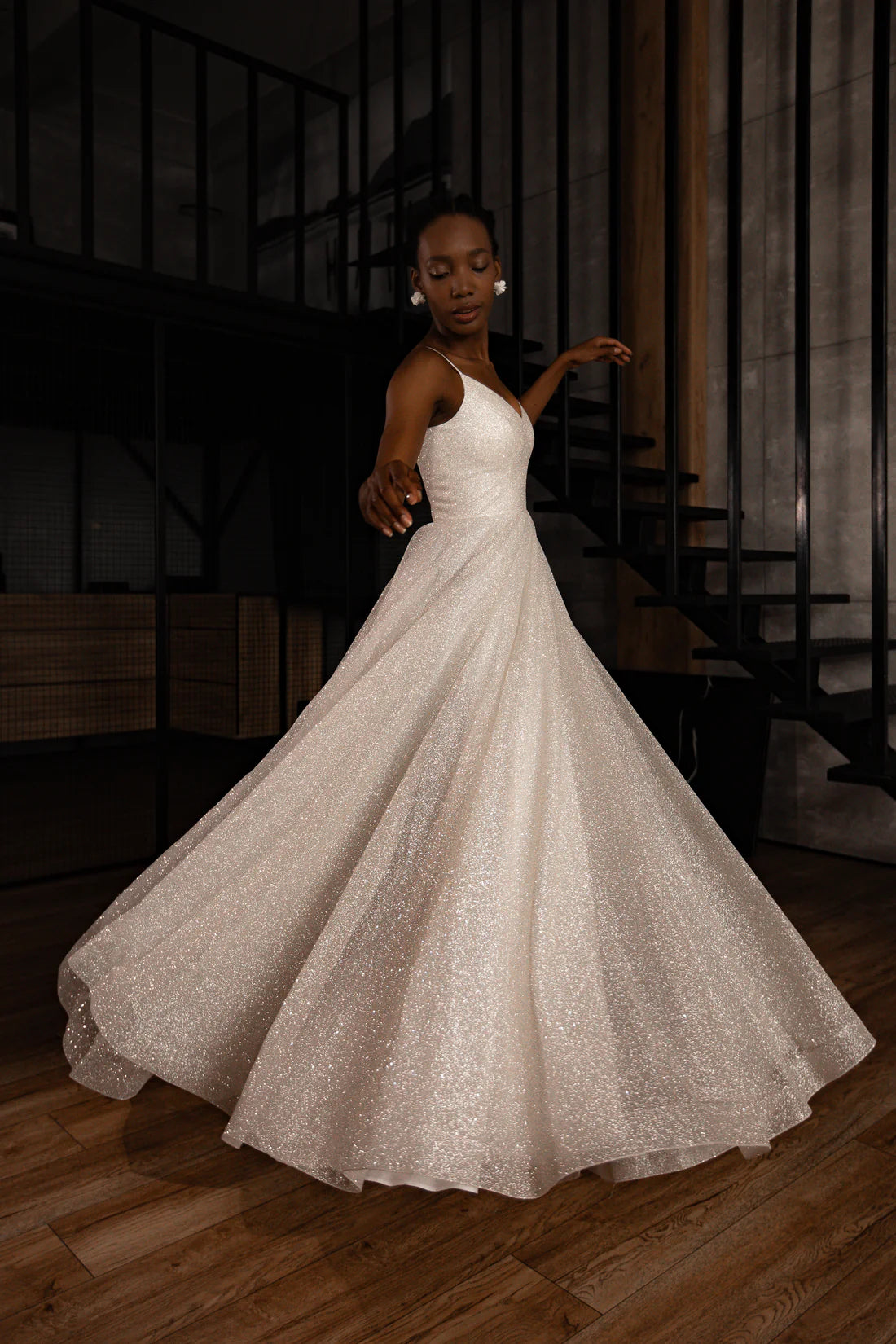V-Neck Glitter Ballgown Wedding Dress Thin Spaghetti Straps Lace-Up Back Sweep Train Bridal Gown