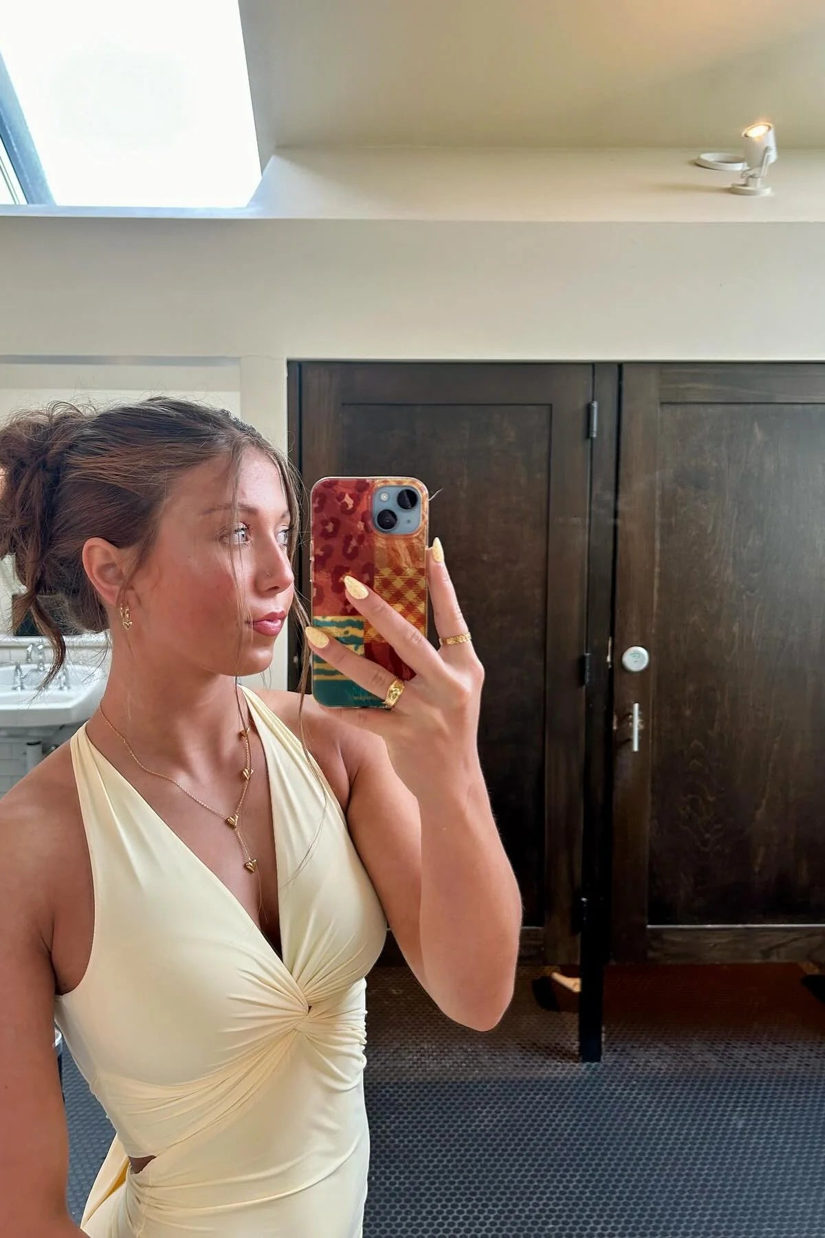 V-neck Yellow Criss-cross Back Long Unique Design Full Of Charm Prom Dresses