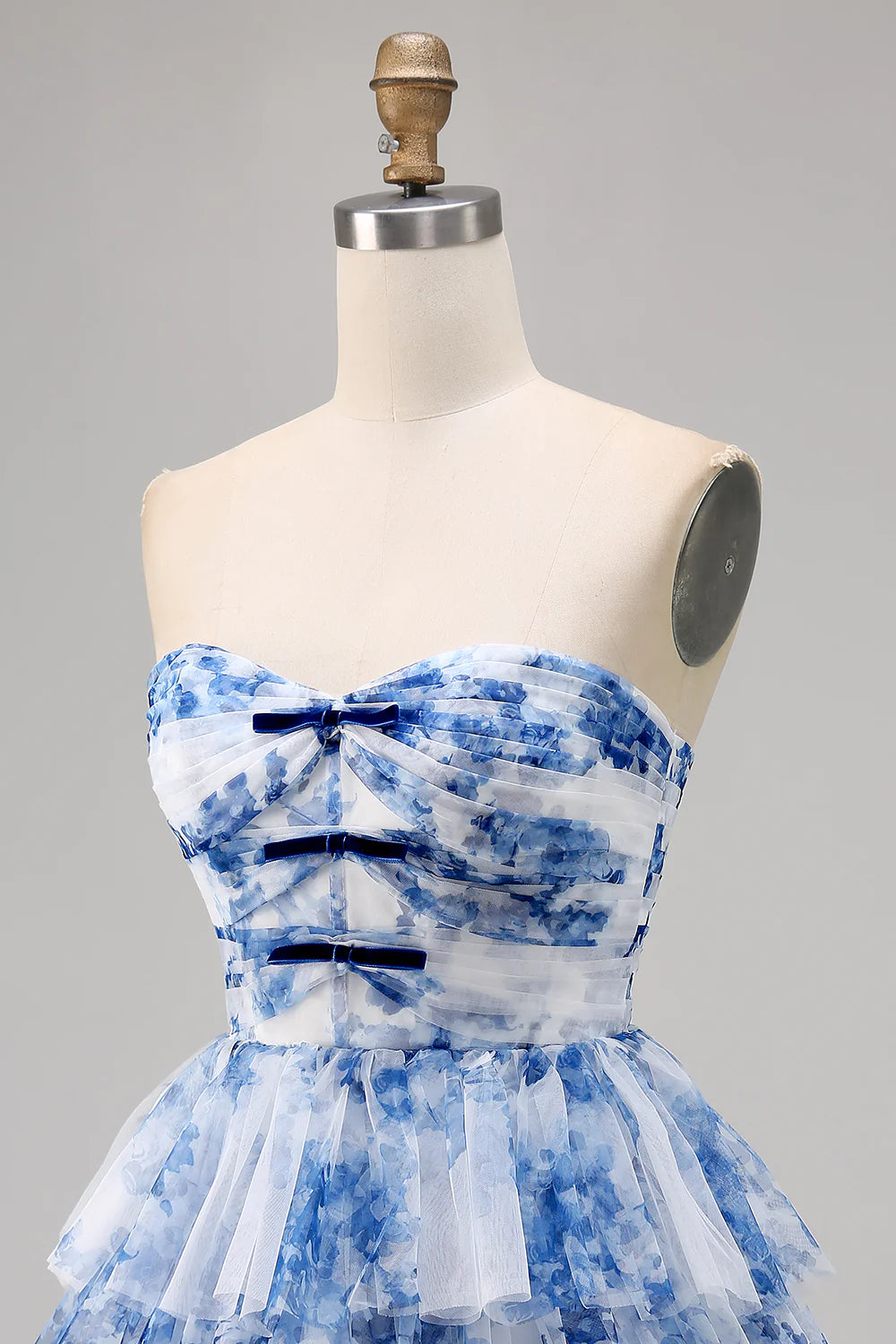 White and Blue Floral Ruffled Sweetheart Short Homecoming Dress with Bows