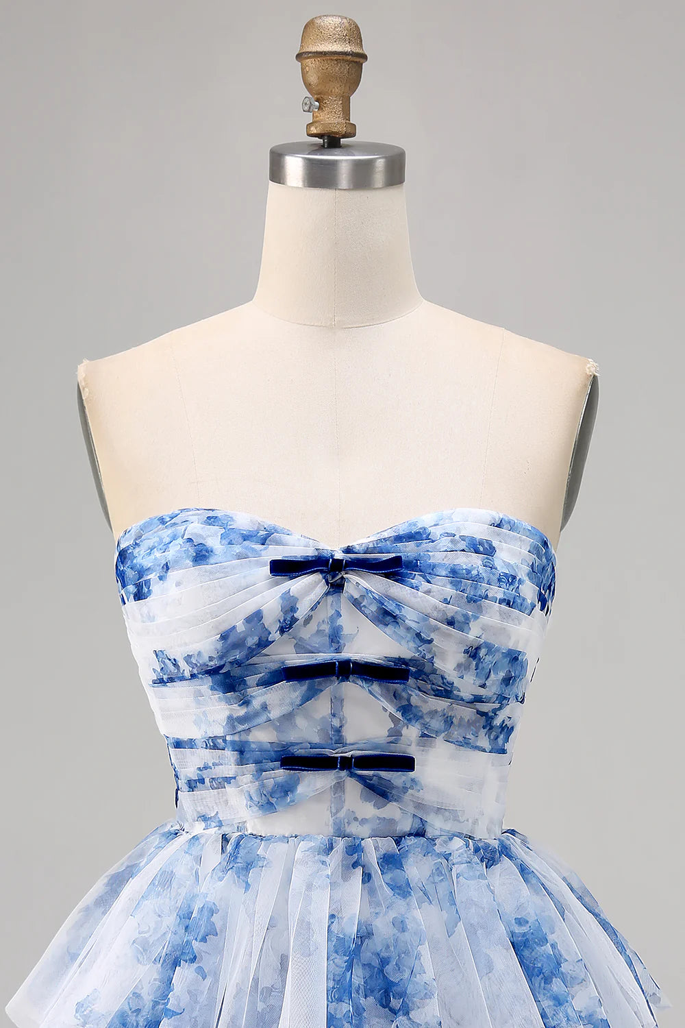 White and Blue Floral Ruffled Sweetheart Short Homecoming Dress with Bows