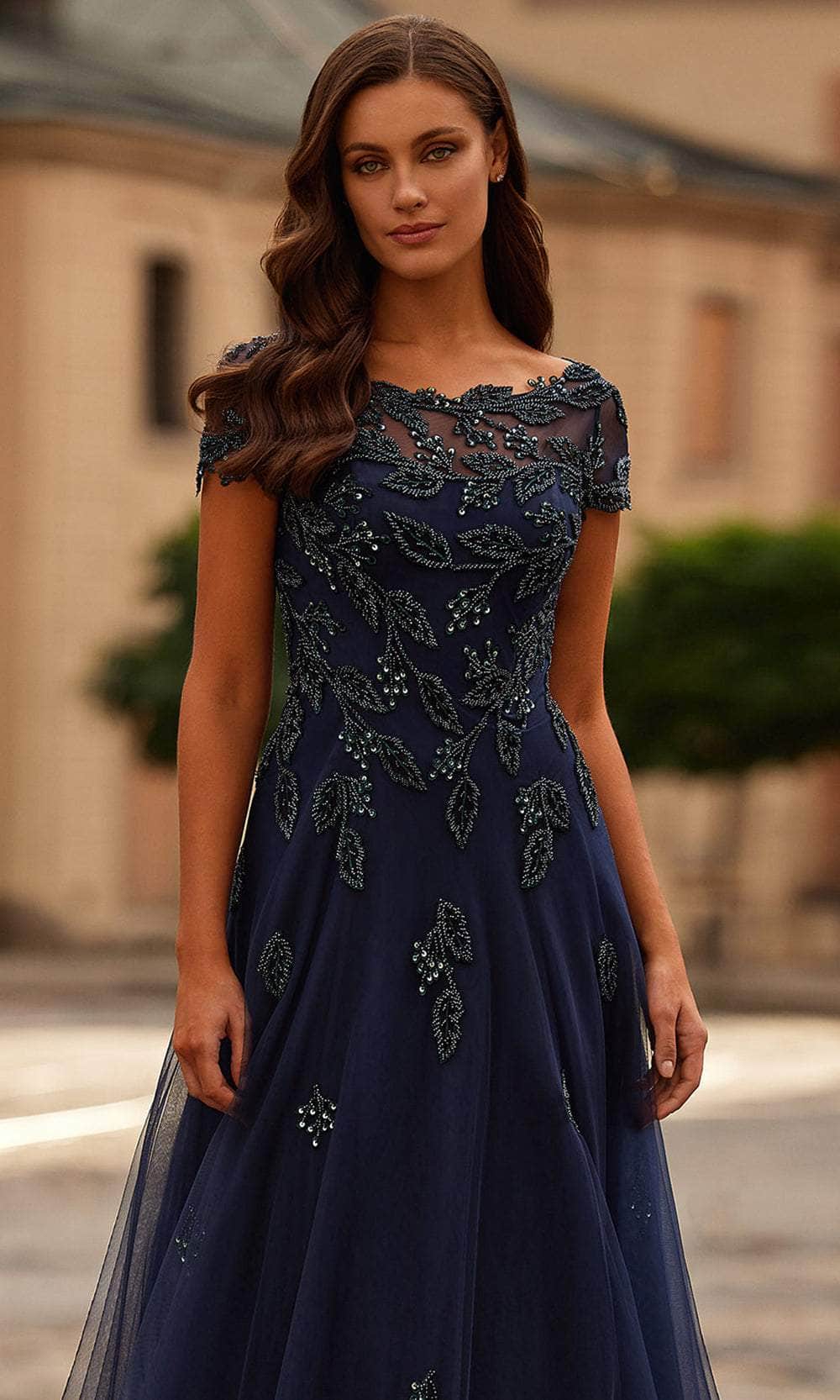 Elegant Navy Blue Tulle A-Line Bateau Neck Short Sleeve Lace Applique Mother of the Bride Dresses